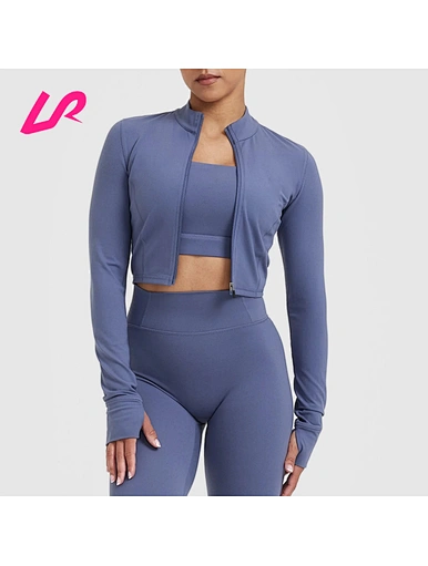 Add a stylish layer to your gym look with our crop gym jackets. Discover a variety of colors and designs that combine both fashion and functionality for the perfect workout outfit.